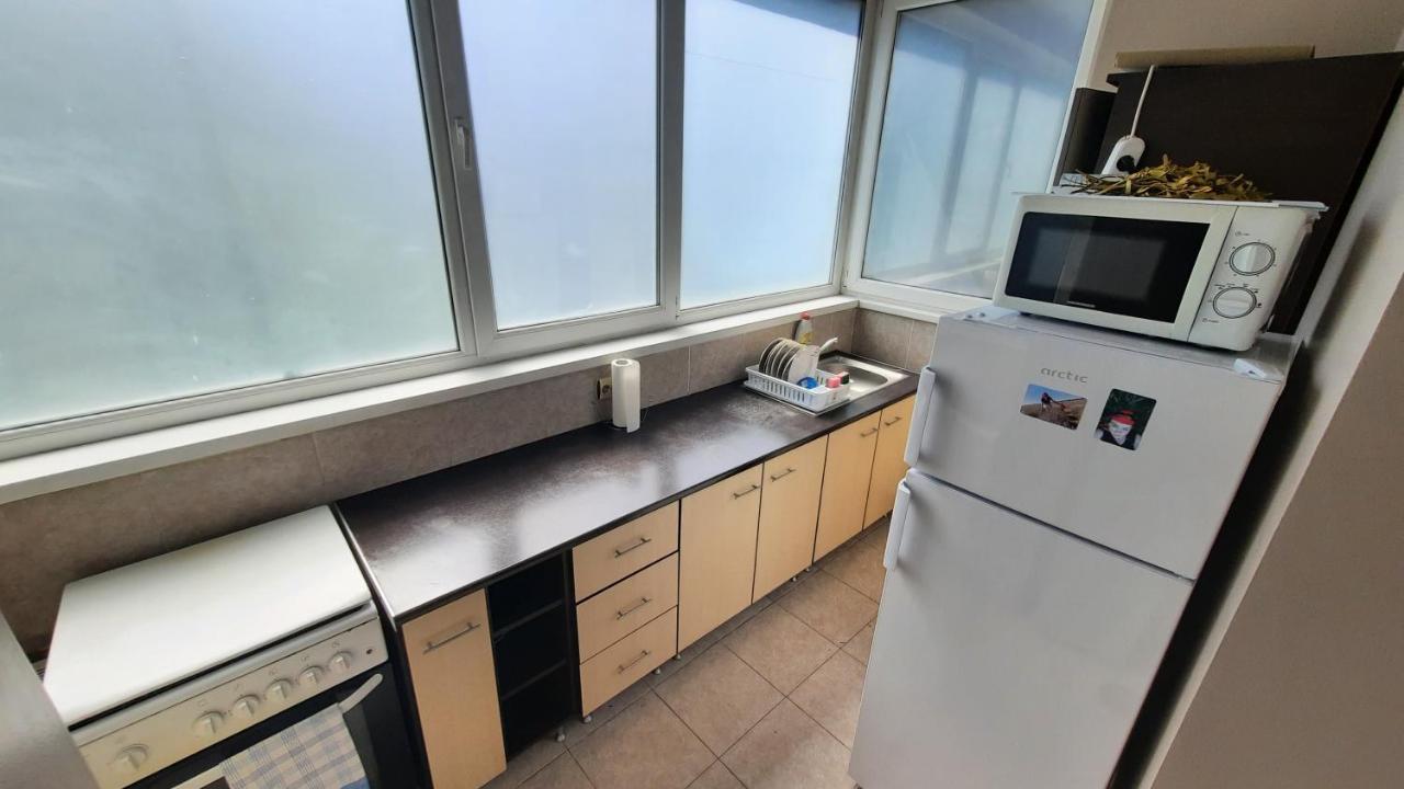 Spacious, modern condo in new villa - sleeps 6 Bucarest Esterno foto