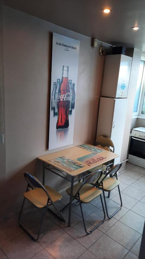 Spacious, modern condo in new villa - sleeps 6 Bucarest Esterno foto