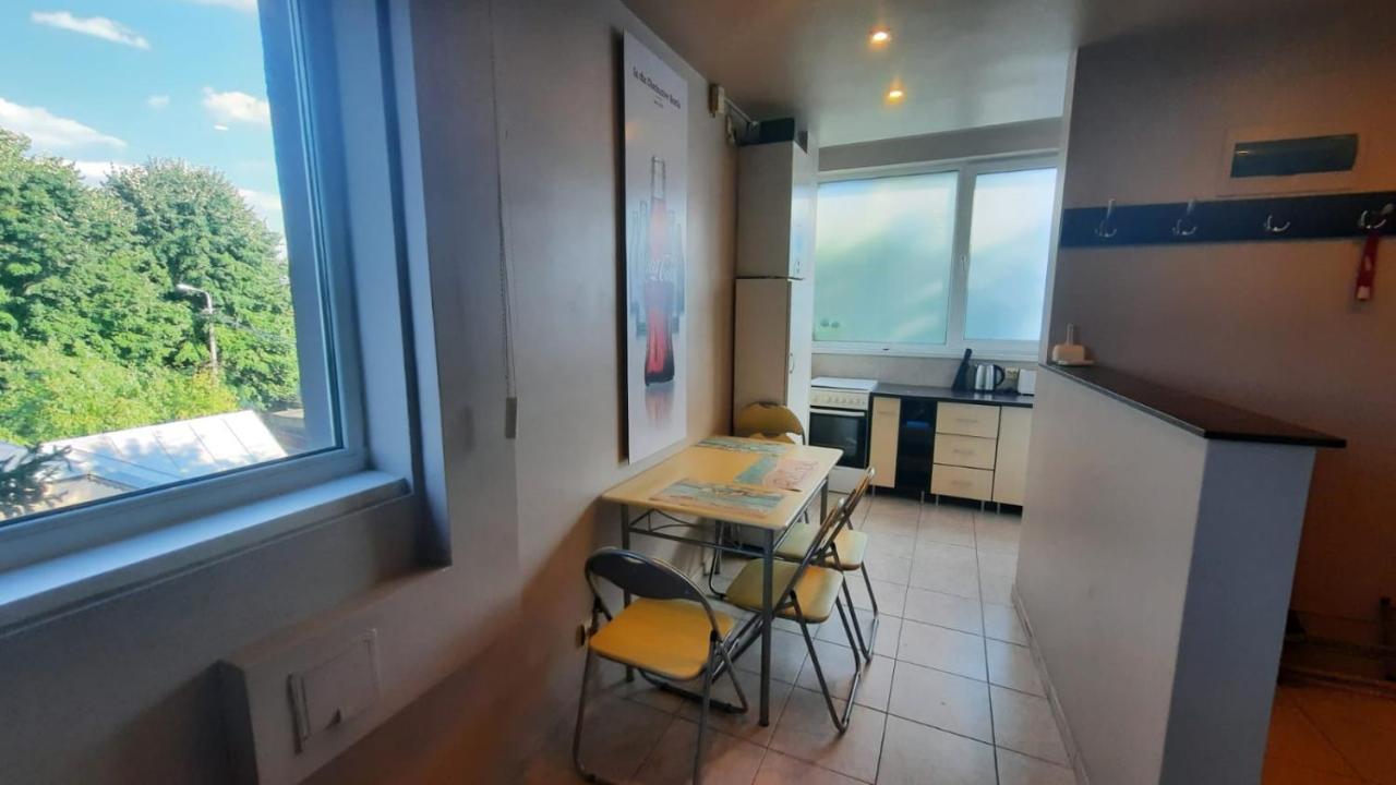 Spacious, modern condo in new villa - sleeps 6 Bucarest Esterno foto